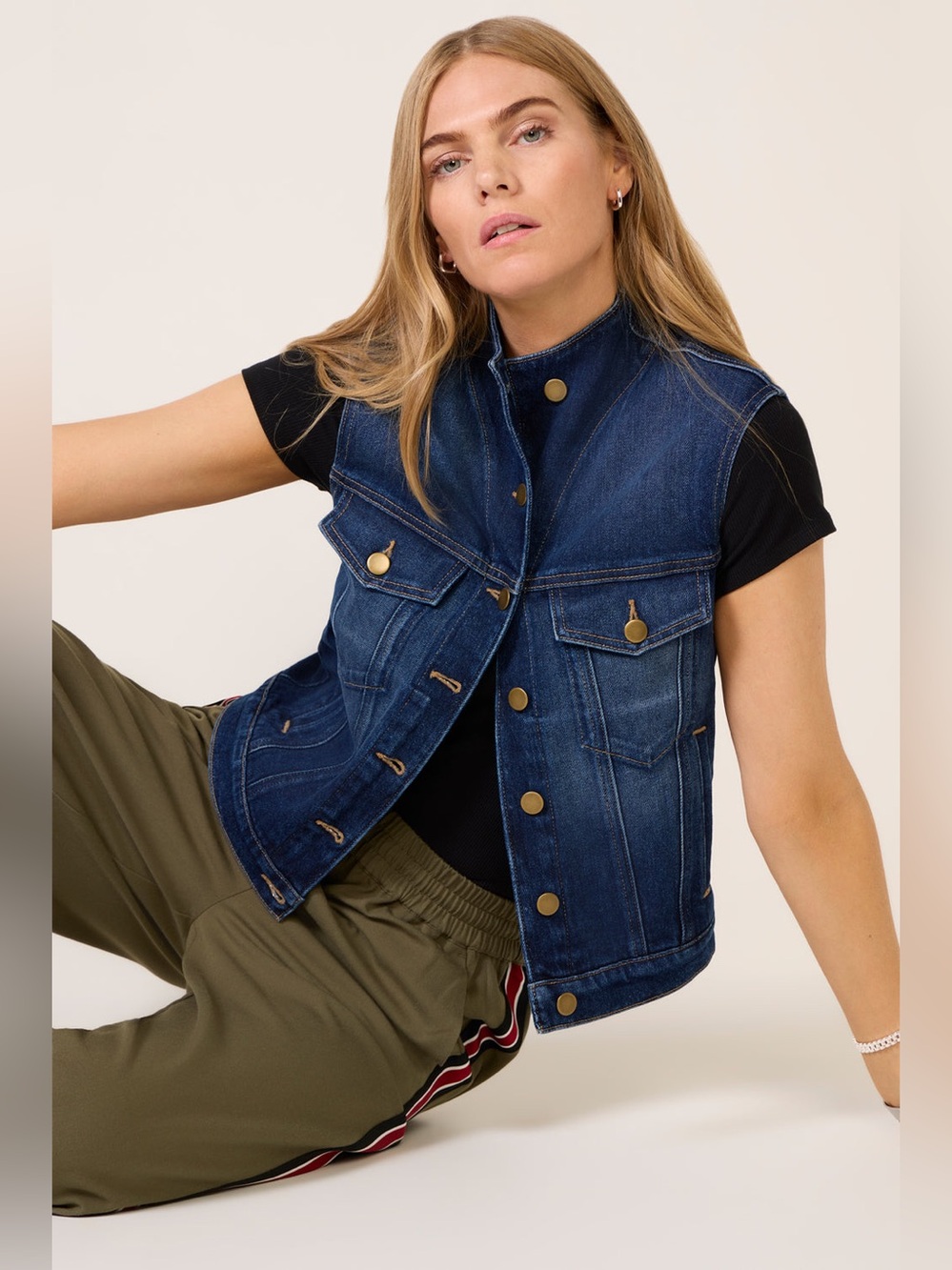 NWT EVEREVE “Connor” Denim Vest
Size Small • Retail $118